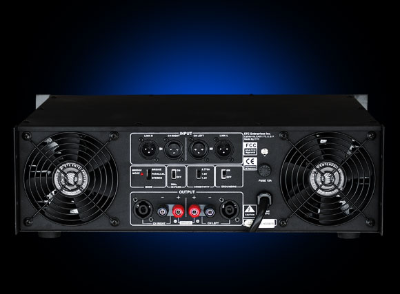 TRX-1300A 专业功放 简介: ETC推出的TRX/A专业功放系列采用了许多日已成熟的先进技 术,结合ETC几十年来对专业功放的设计经验,完美的融合于每台功放,除了秉承ETC专业功放一贯的优秀品质,还增添了诸多实用功能,使每台TRX/A系列功 放的表现都超乎寻常。 强劲有力是ETC对专业功放的最基本的要求,ETC-TRX/A专业功放系列配备大功率环流变压供电系统使得ETC功放能够收放 自如的控制信号输出,做到对每一只单元的驱动都举重若轻,充分体现TRX/A系列功放指挥若定,调度有调的大将风范,让您淋